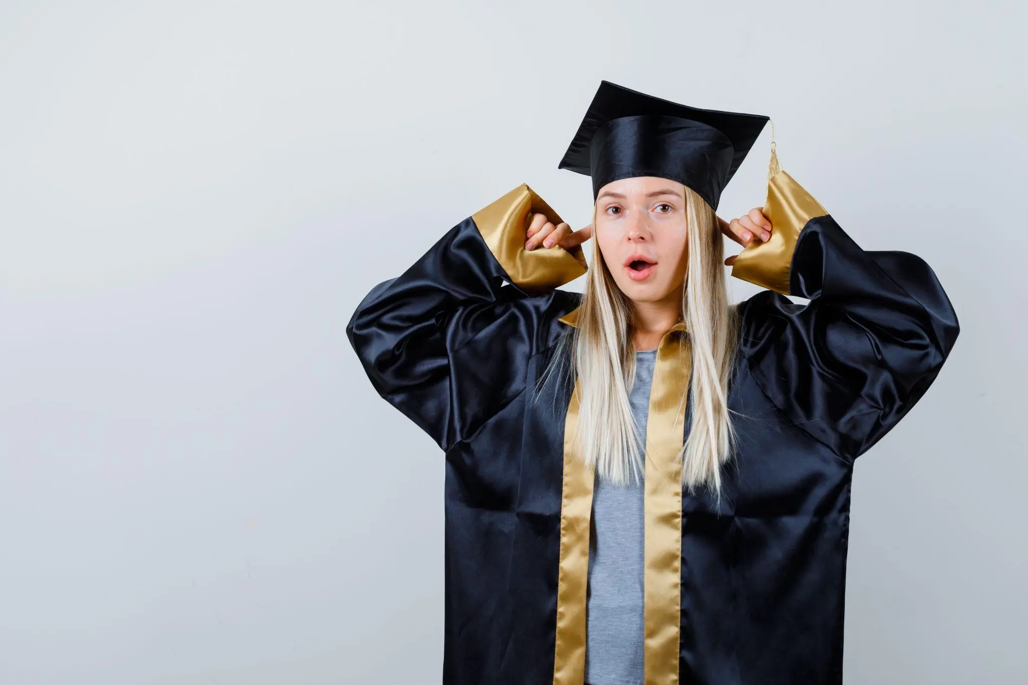 Get Wrinkles Out of Graduation Gown Photos