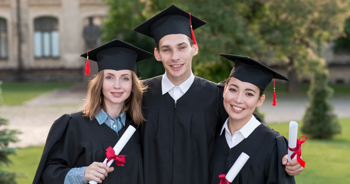 Streamlining Graduation Photo Batch Editing: Solving Common Challenges with AI