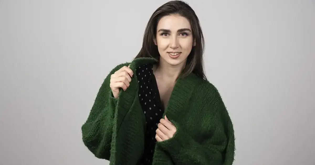 Guide of How to Remove Lint from Clothes in Photos