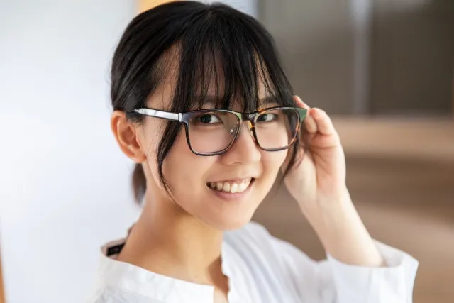 after removing glasses reflection in photo.webp 眼鏡の反射を除去した後の状態