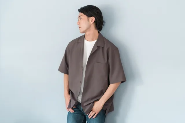 after removing wrinkles from clothing in model photo モデル写真の服のシワを取る後の状態