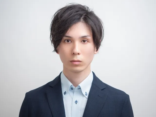 after removing wrinkles from suit for ID photo 証明写真の服のシワをとる後の状態