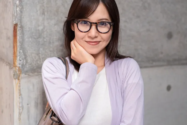 before removing glare from the glasses in photo 写真の眼鏡の反射を除去する前の状態
