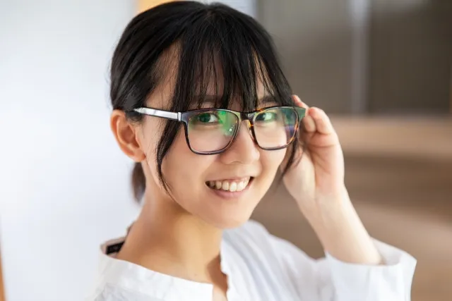 before removing glasses reflection in photo 眼鏡の反射を除去する前の状態