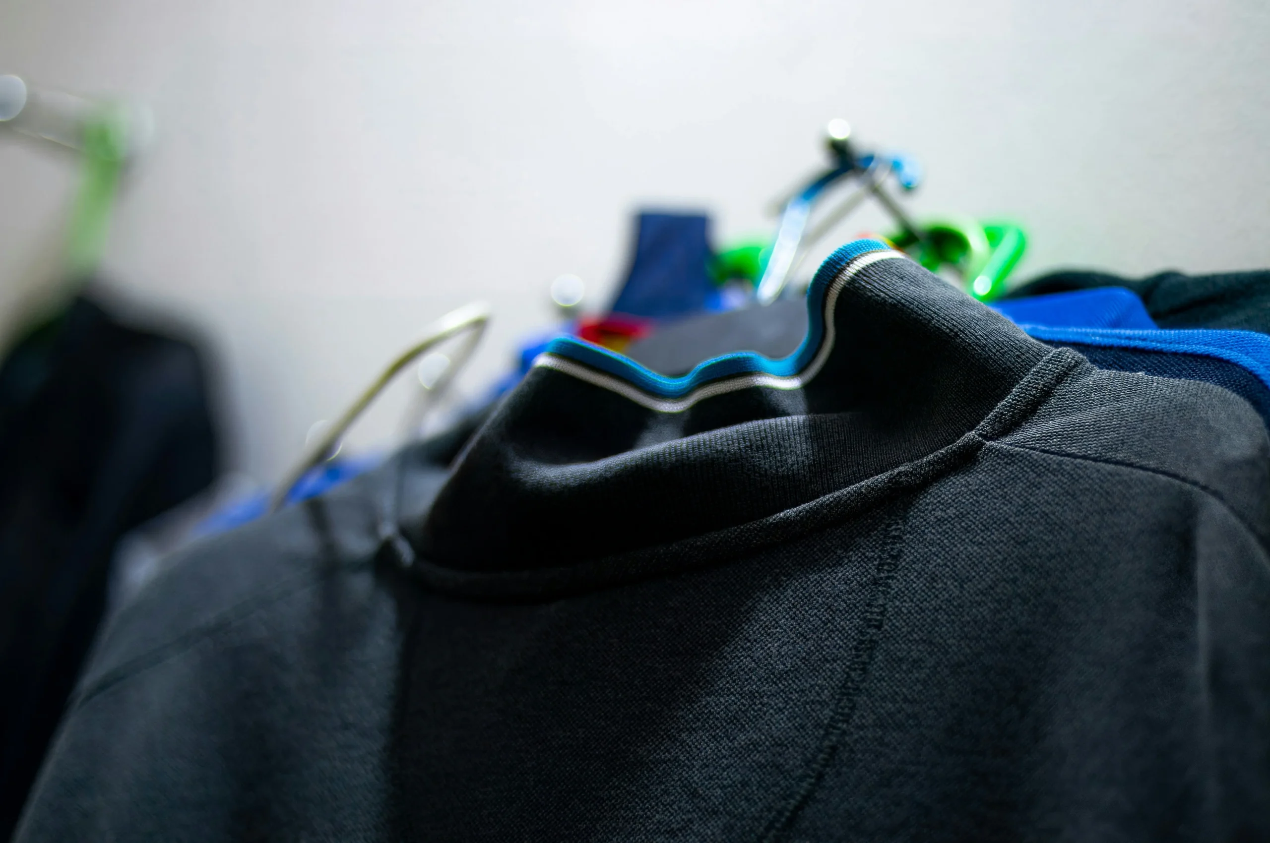 after remove de blemish from clothes scaled 服の糸くずを除去した後の状態