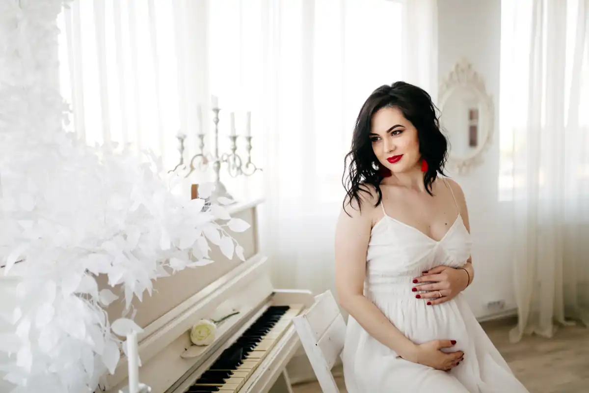 Artistic Maternity Photoshoot Style