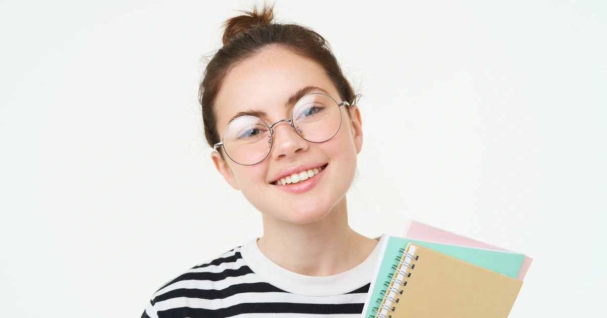 Remove Reflection from Photo in School Portraits｜Evoto AI