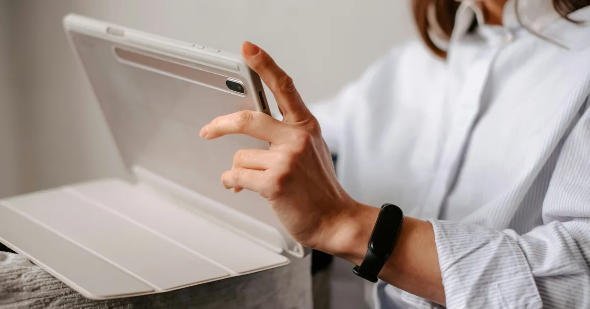 Alte Fotos restaurieren: Die 8 besten Online-Tools (2025)