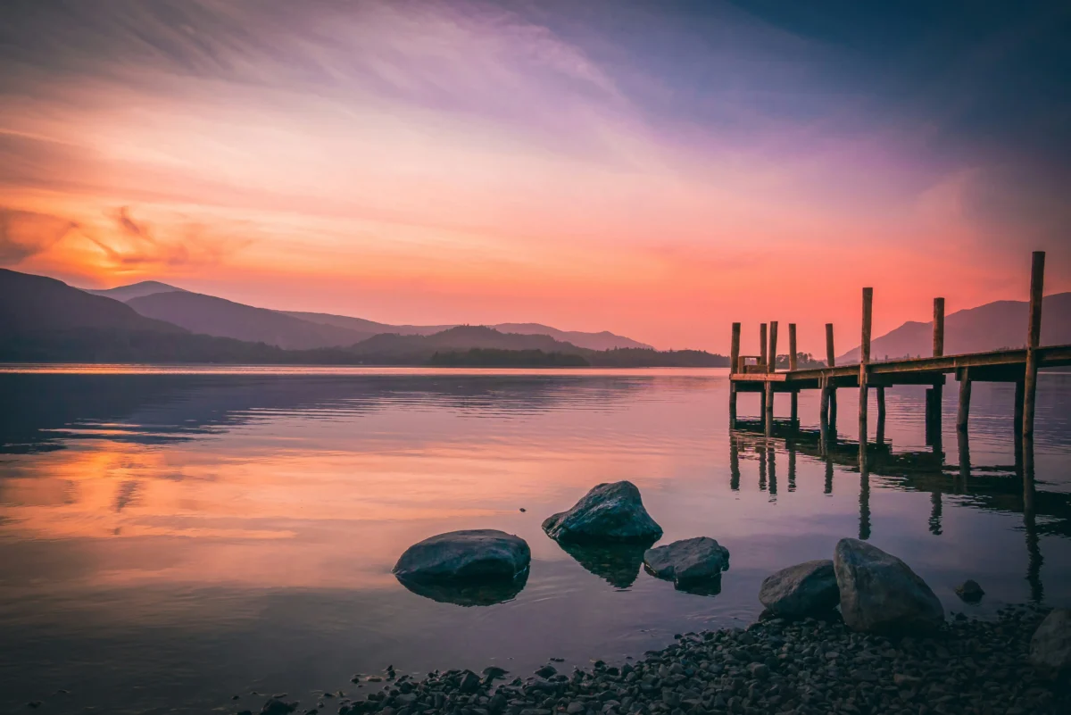 Elementos en primer plano que aportan profundidad a un paisaje natural