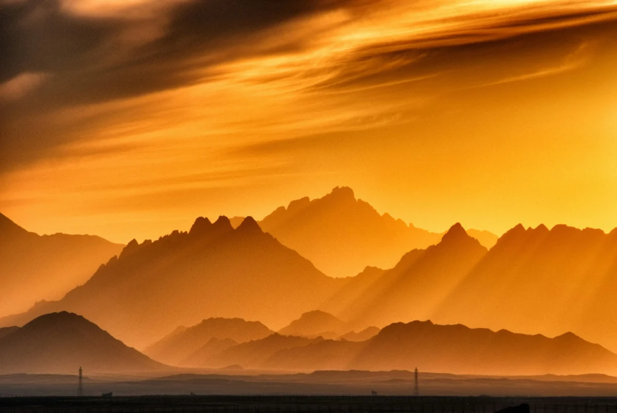 Fotografía de paisaje tomada durante la hora dorada con luz cálida