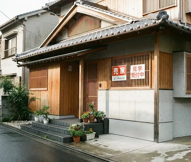 写真の余計なものを消した後の状態
