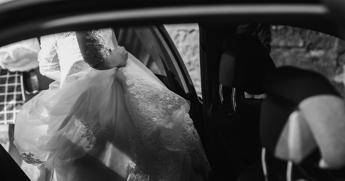 Portada del artículo con el título Fotografía documental de bodas: 8 claves para capturar momentos reales