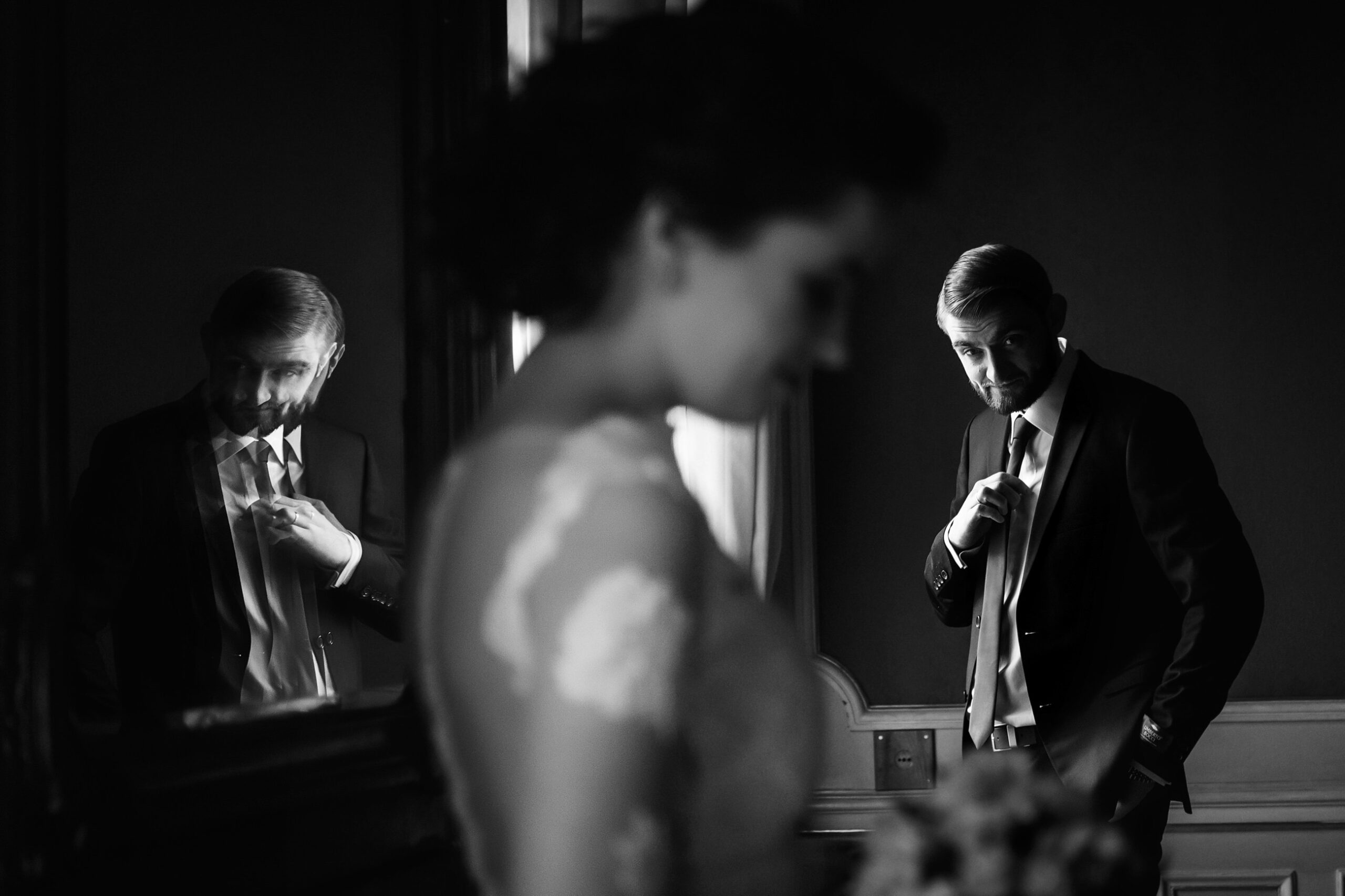 Luz, composição e camadas em fotografia documental de casamento