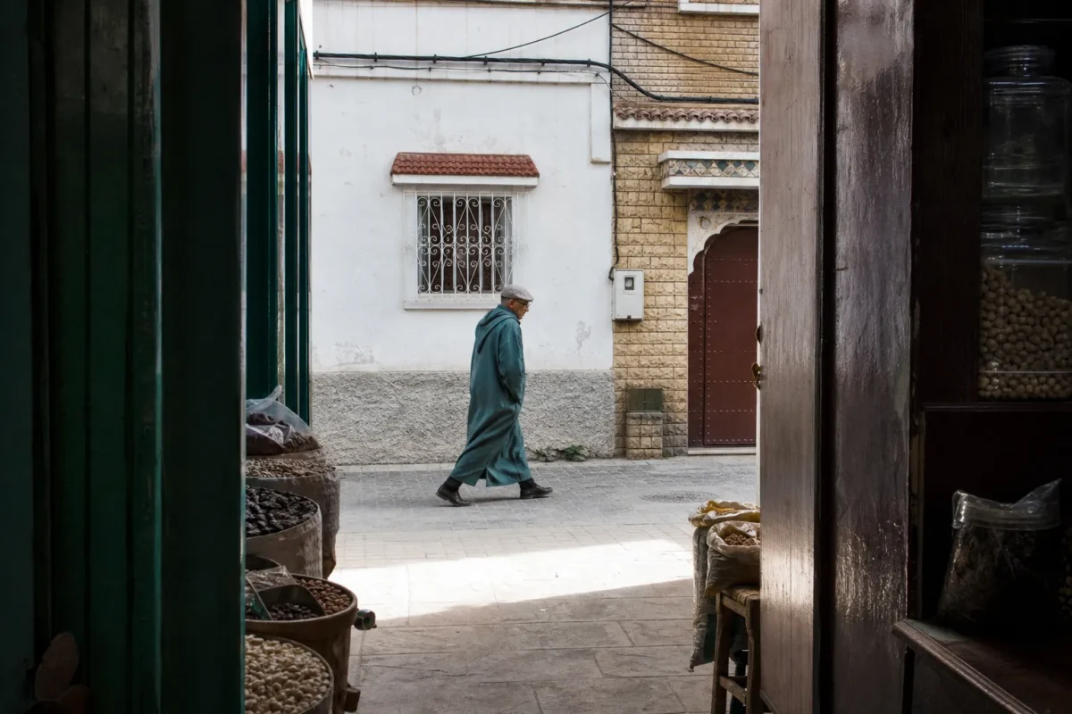 framing in photography street travel frame