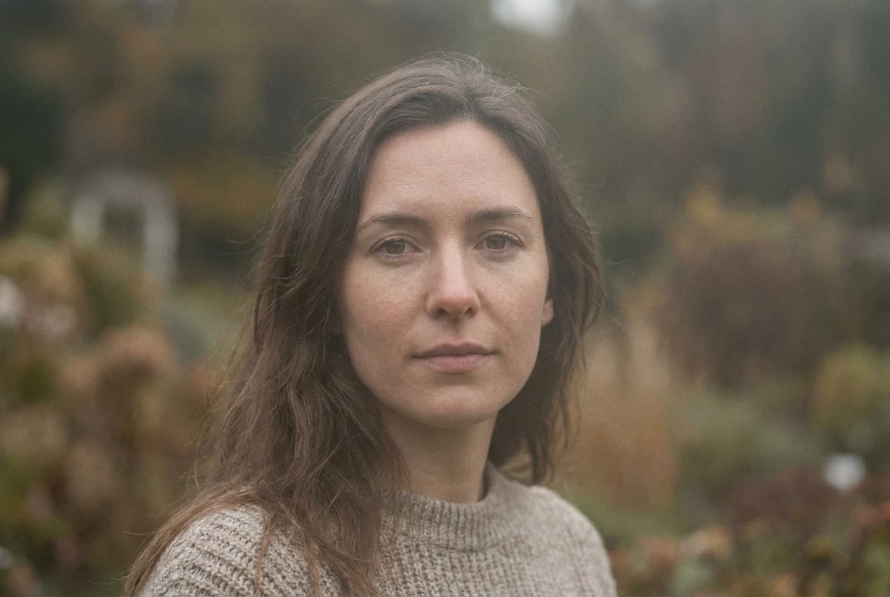 Portrait scene with soft edges and low separation showing what low image clarity feels like