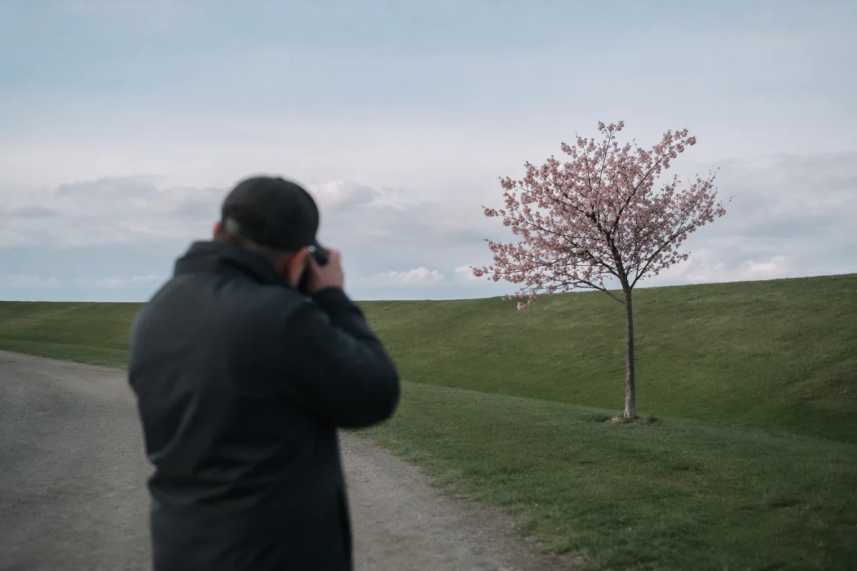 Photographer choosing the main subject before composing with the rule of thirds