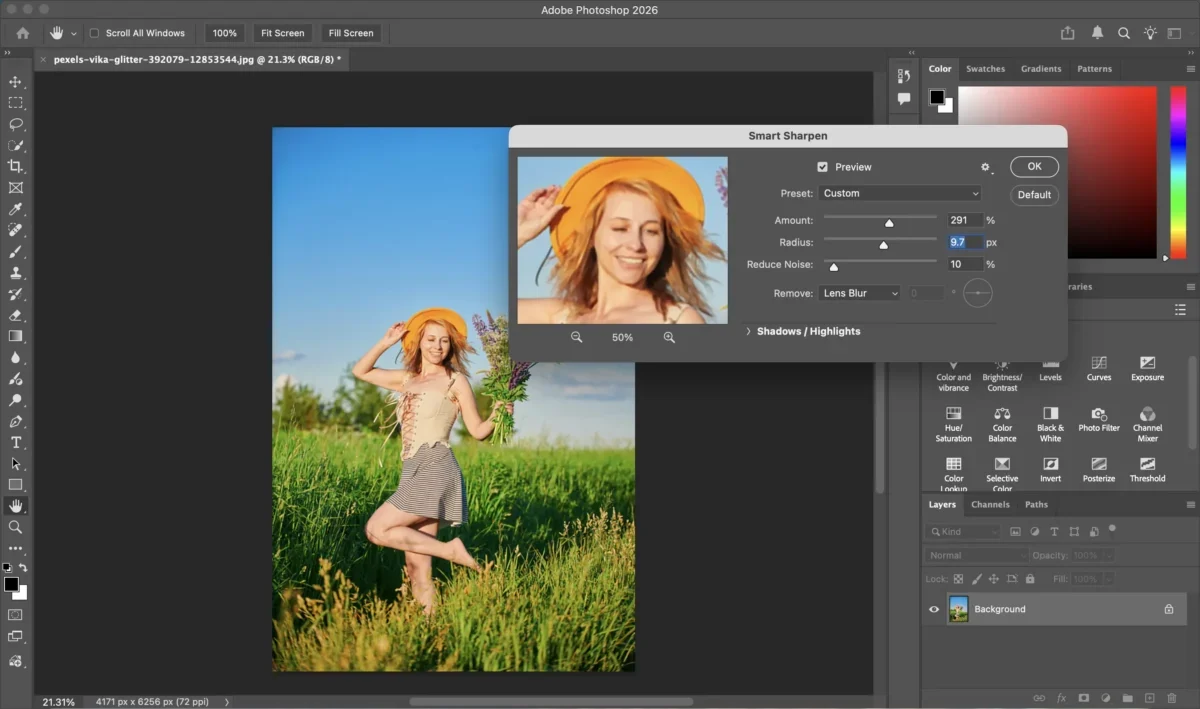Amount와 Radius 값을 조절해 선명도 디테일을 다듬는 Photoshop 화면