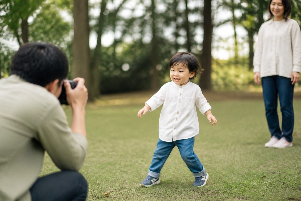 Fast shutter speed freezing a child mid-movement during an outdoor session