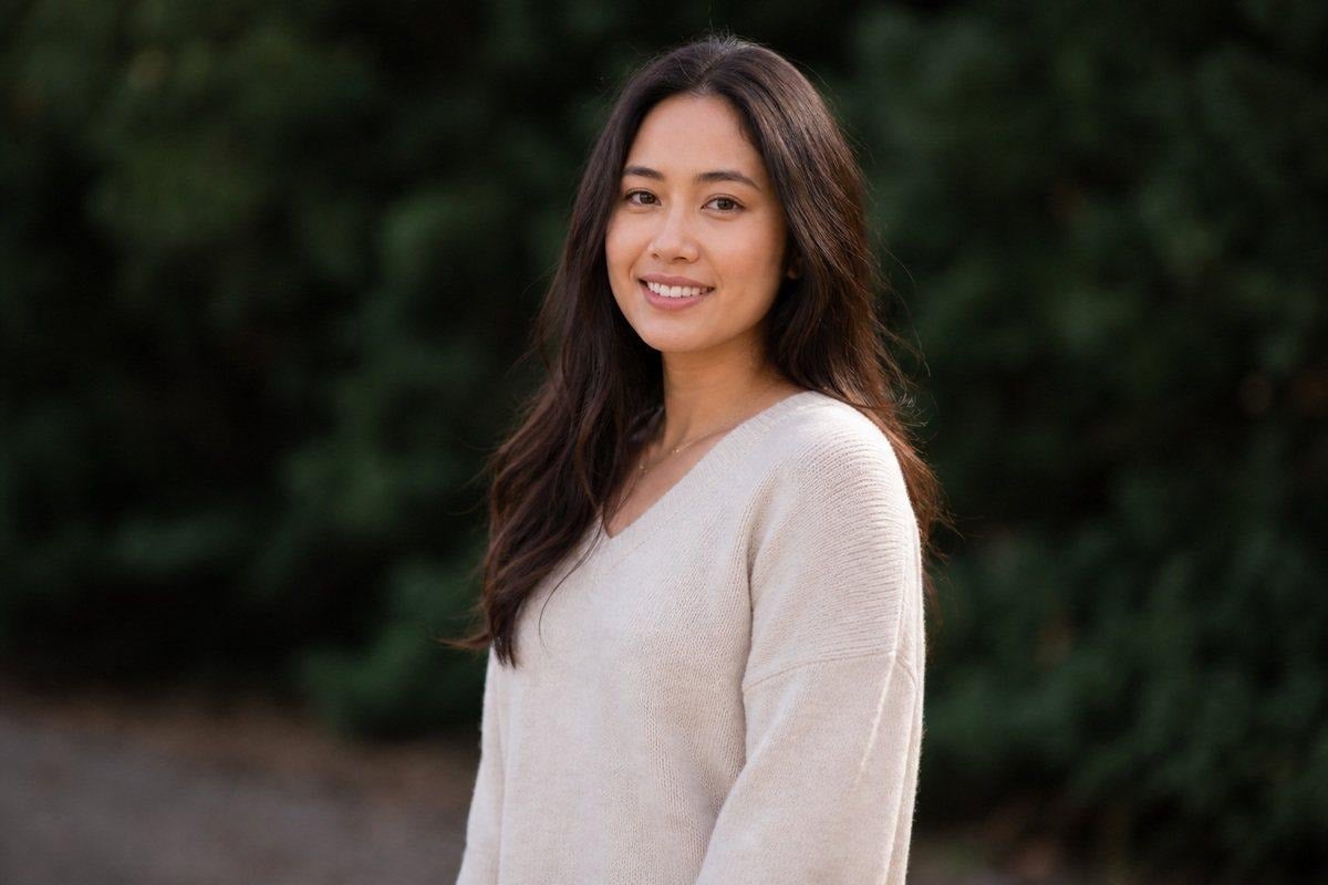 image 30 Portrait subject clearly separated from a clean background with readable hair and shoulder outline