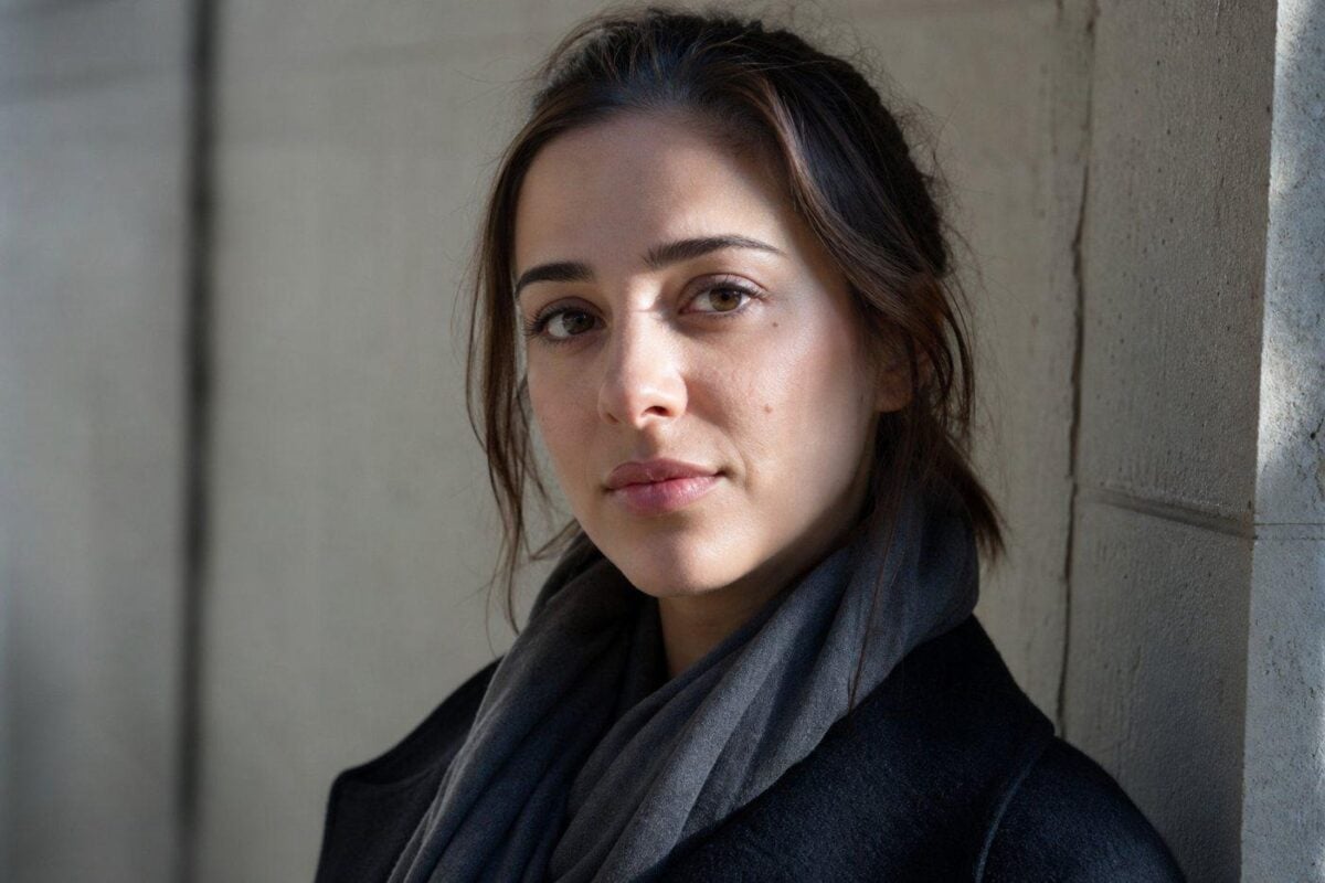 image 42 Outdoor portrait using natural side light for face shape and dimension