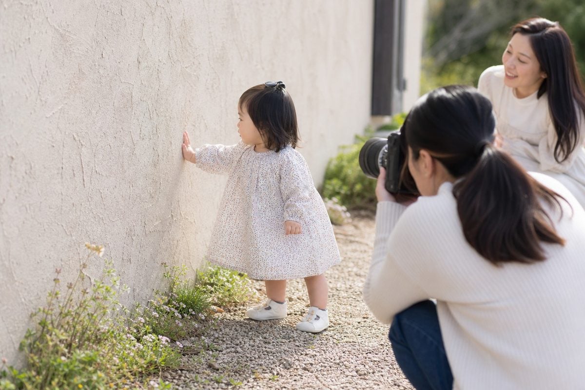 tiny toddler prompts Photographer using a tiny prompt during a toddler portrait session